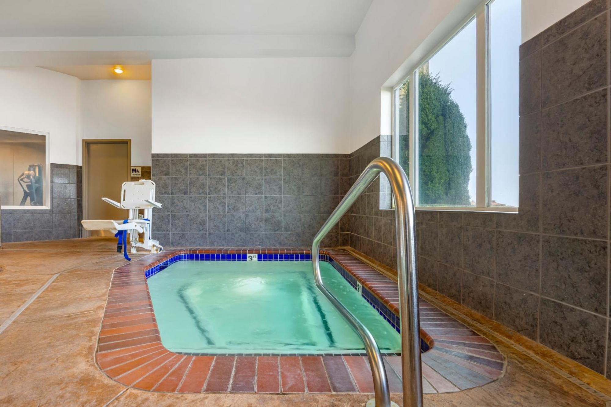 Holiday Inn Express Hotel & Suites Astoria By Ihg Dış mekan fotoğraf