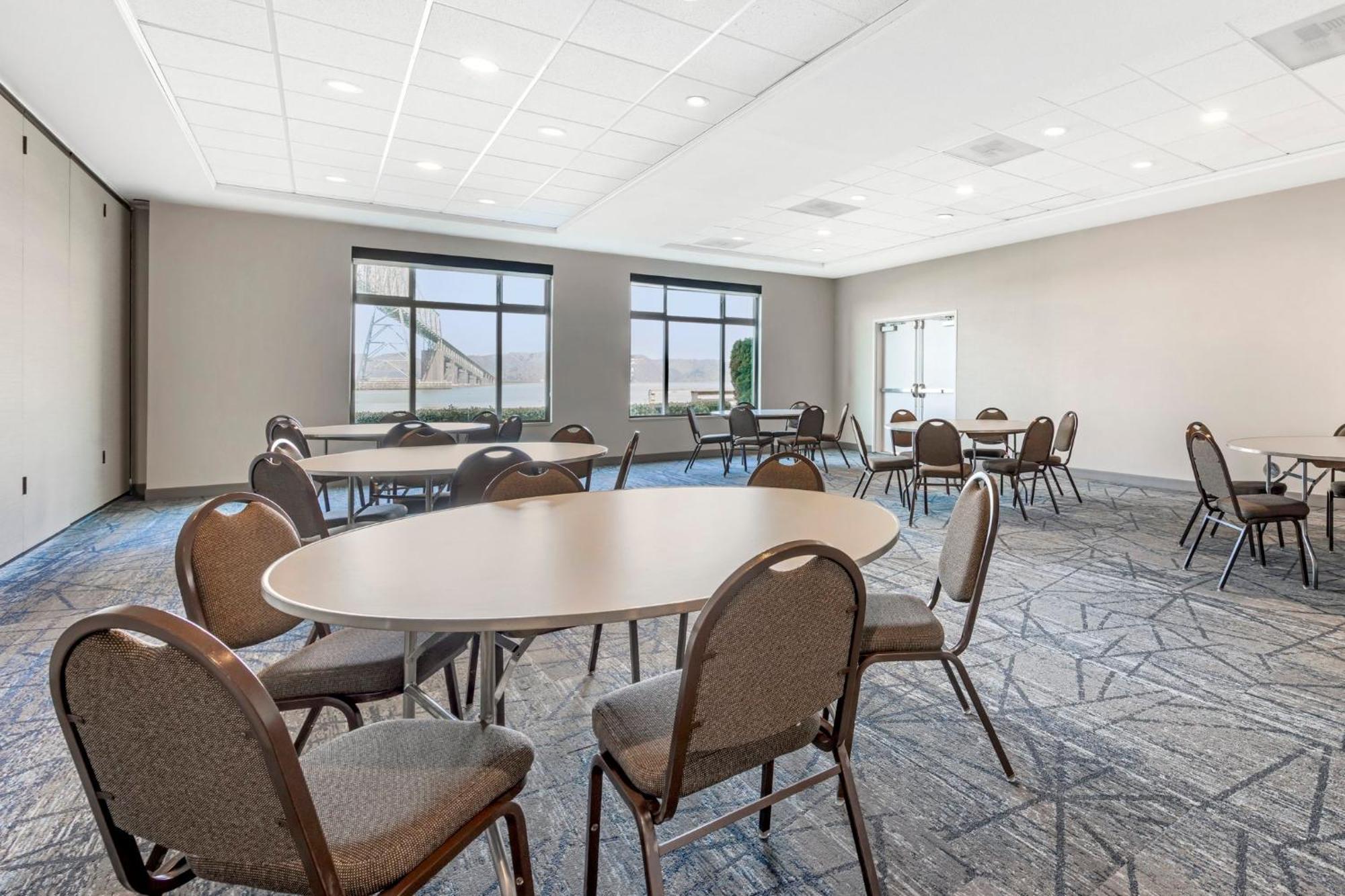 Holiday Inn Express Hotel & Suites Astoria By Ihg Dış mekan fotoğraf