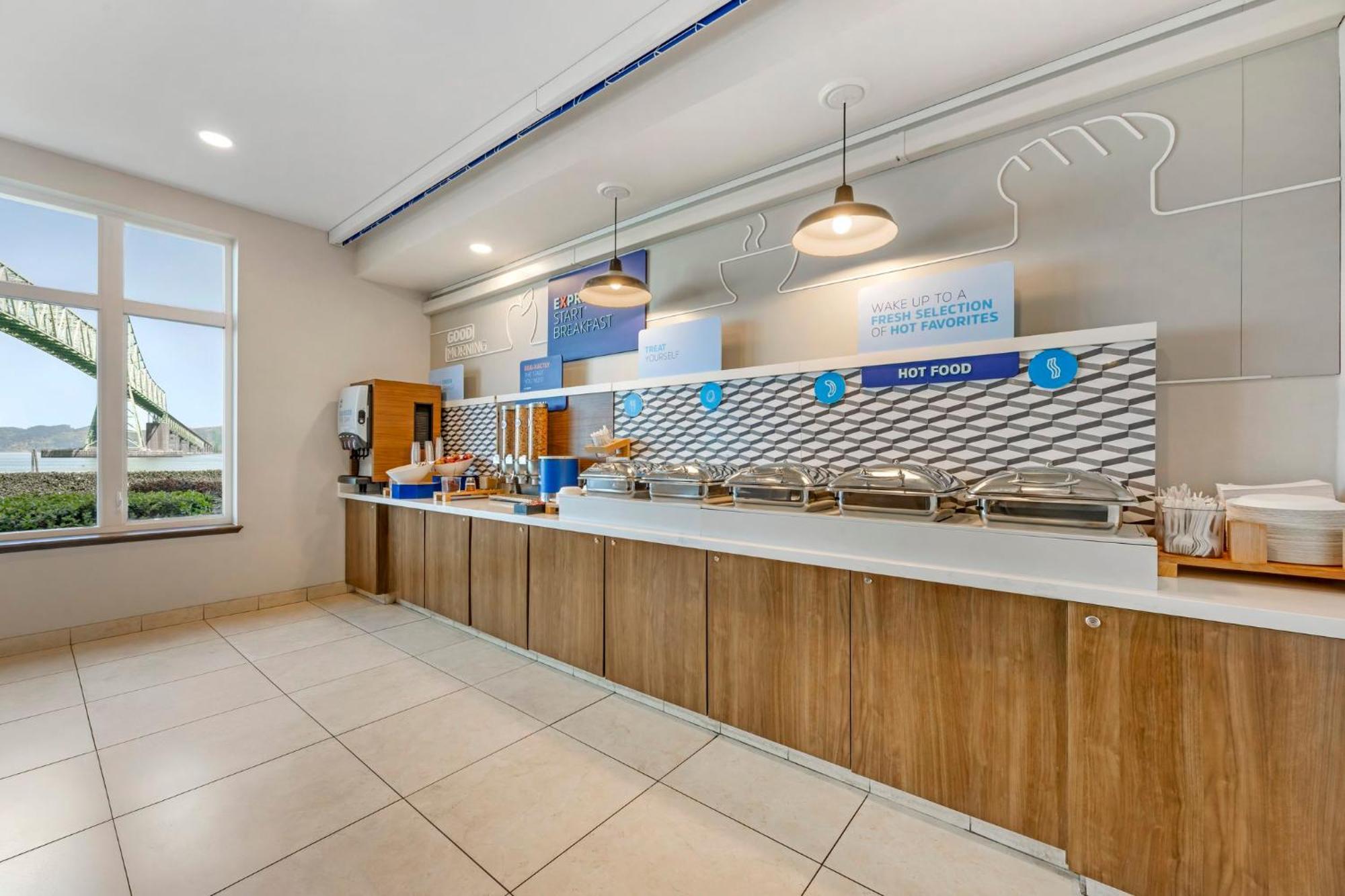 Holiday Inn Express Hotel & Suites Astoria By Ihg Dış mekan fotoğraf